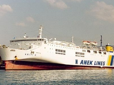 Συναγερμός στο λιμάνι του Πειραιά μετά από τηλεφώνημα για βόμβα