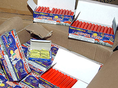 Συλλήψεις για εμπορία κροτίδων και βεγγαλικών