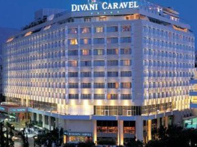 Προειδοποίηση για παγιδευμένο αυτοκίνητο έξω από το «Κάραβελ»