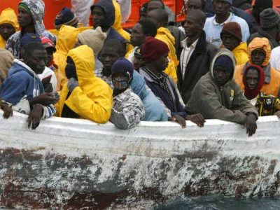 Στο έλεός τους δεκάδες λαθρομετανάστες στα ανοιχτά της Ιταλίας