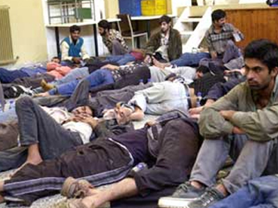 Εξαρθρώθηκε σπείρα λαθρεμπόρων που εκβίαζε τα θύματά της