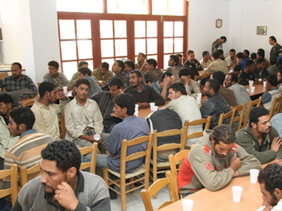 Ομαδική απέλαση λαθρομεταναστών