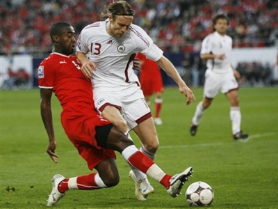 Με νίκες συνέχισαν Ελβετία και Λετονία