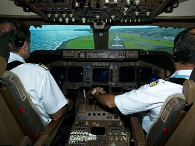 Παρενοχλούν με λέιζερ τους πιλότους την ώρα της προσγείωσης