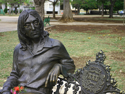 Φυλάνε τα γυαλιά του