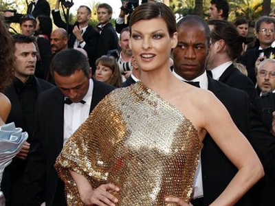 Λίντα Εβαντζελίστα: Το νέο πρόσωπο της PRADA Λίντα Εβαντζελίστα: Το νέο πρόσωπο της PRADA