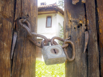 Φυλακισμένη 50 χρόνια στο ίδιο της το σπίτι