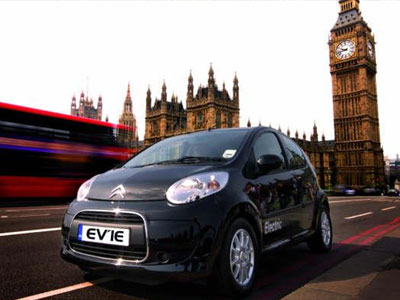 O John Surtees στο τιμόνι του C1 Ev’ie