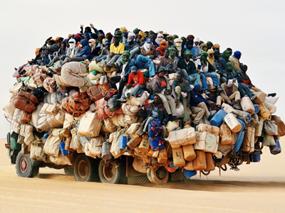 Πόσοι άνθρωποι χωρούν σε ένα φορτηγό;