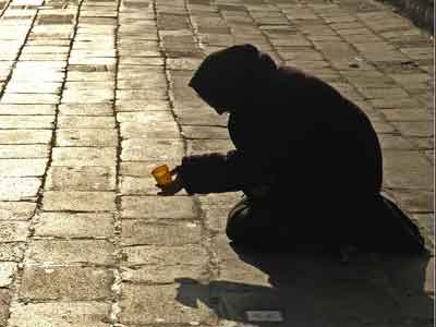 Ανήλικος εξωθούσε στην επαιτεία ανάπηρους