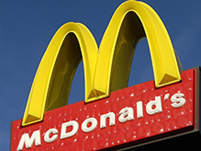“Στο σκαμνί” τα Mc Donald’s για γυμνές φωτό στο internet