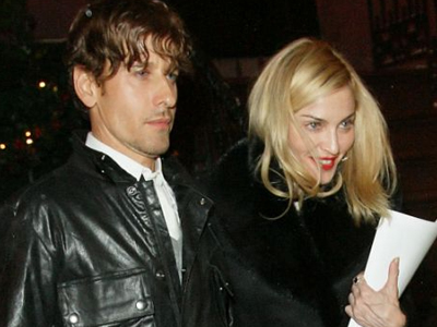 Νέο στυλ και νέο «αμόρε» για τη Μαντόνα