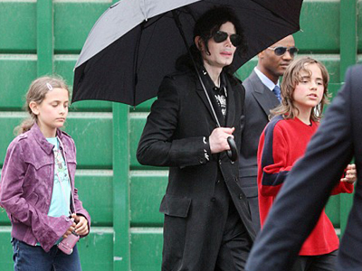 Χωρίς μάσκα τα παιδιά του Michael Jackson