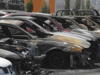 Γκαζάκια σε αντιπροσωπεία αυτοκινήτων στο Χαλάνδρι