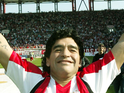 Ο Μαραντόνα μιλάει στον Μάκη Τριανταφυλλόπουλο