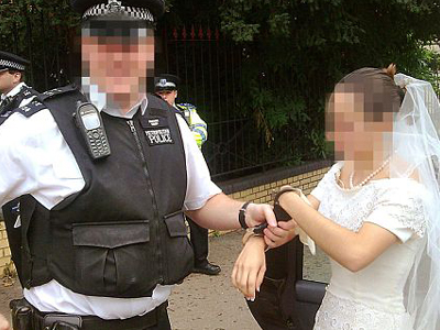 Τους συνέλαβαν την ώρα του γάμου