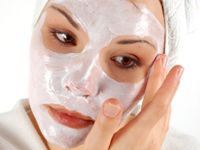 Φτιάξτε μάσκα ενυδάτωσης με υλικά από… το ντουλάπι σας!