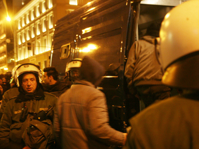 Επεισόδια με τραυματίες στο κέντρο της Αθήνας