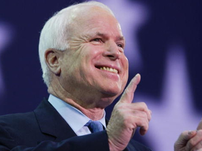 Κλείνει την ψαλίδα ο Μακέιν