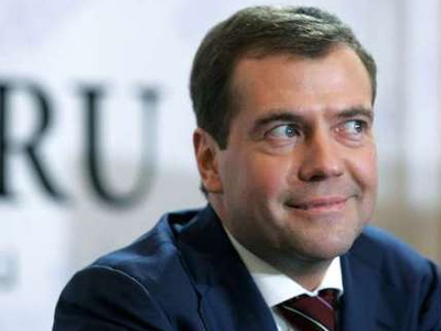 Ο Μεντβέντεφ «άνοιξε» τα βιβλία των οικονομικών του