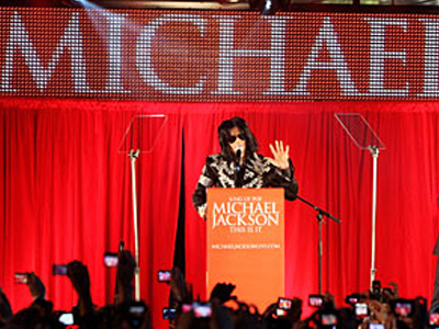 Μήνυση στον Μάικλ Τζάκσον από πρώην συνεργάτιδά του