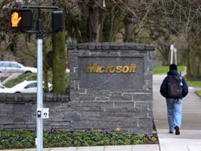 Τους απέλυσε και τώρα τους ζητάει και τα… ρέστα η Microsoft