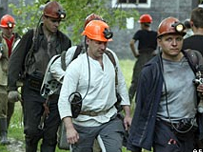 Ανασύρονται ζωντανοί και άλλοι ανθρακωρύχοι