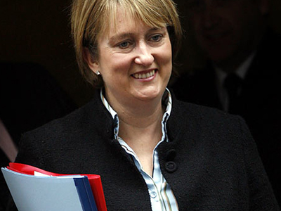 Υπό παραίτηση η υπουργός Εσωτερικών της Βρετανίας για τις ”πορνοταινίες”