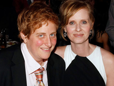 Αρραβωνιάστηκε την καλή της η  «Μιράντα» του «Sex and the city»