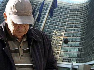 Στον αέρα μισθοί και συντάξεις