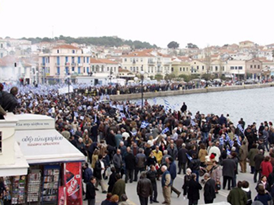 Λίγο έλειψε… να πιαστούν στα χέρια για τους πελάτες