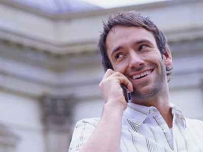 Κινητά και ιντερνετικά τηλέφωνα «τρώνε» τα σταθερά