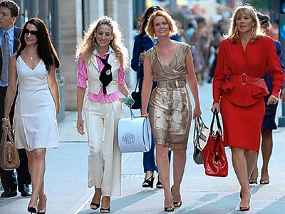 Άνετα, αλλά εκκεντρικά ρούχα προτείνουν οι νέοι σχεδιαστές της Νέας Υόρκης