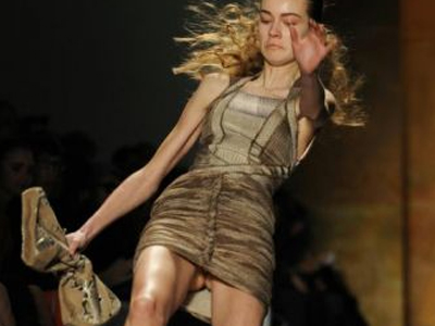 Μοντέλα … σε ”ελεύθερη πτώση”