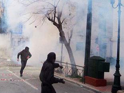 Επίθεση με βόμβες μολότοφ σε Α.Τ. στην Πάτρα