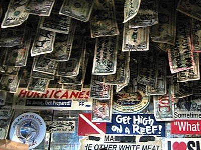 Μπαρ… από χρήματα