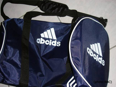 Χορεύουν οι «μαϊμούδες» στα σινιέ προϊόντα