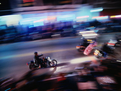 Τον περικύκλωσαν με μηχανές και τον λήστεψαν