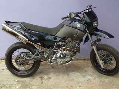 Έκλεβαν βενζίνη από δίκυκλα