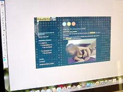 Ανήλικα κορίτσια ημίγυμνα σε blog στη Θεσσαλονίκη