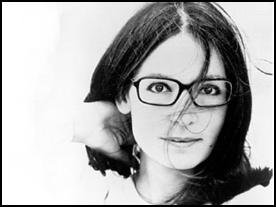 Νάνα Μούσχουρη: “Μια ιέρεια του τραγουδιού”