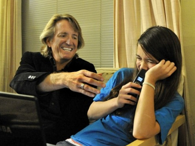 Στέλνει 14.528 μηνύματα το μήνα