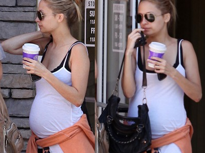 Pilates κάνει η μέλλουσα μητέρα Νικόλ Ρίτσι