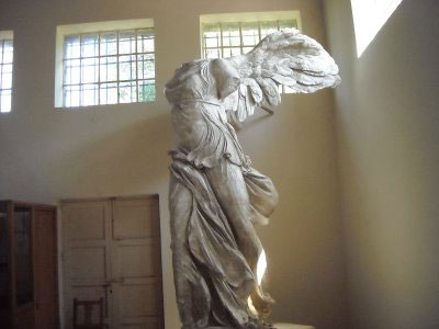 Το άγαλμα της Νίκης της Σαμοθράκης στο Λούβρο