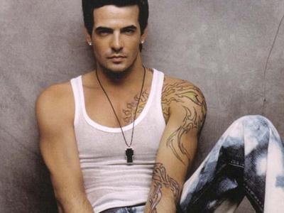 Κάντο όπως ο Σάκης…