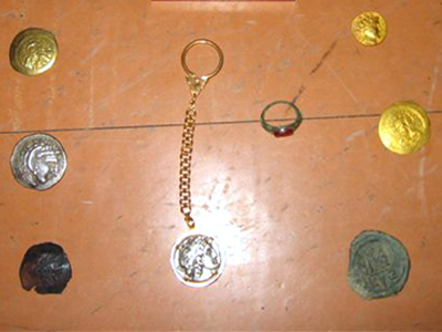 Συνελήφθη καθηγήτρια για αρχαιοκαπηλία