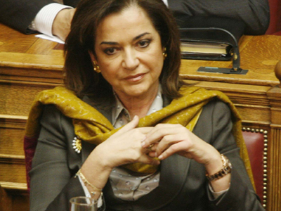 Χαιρετίσματα στην εξουσία… της Ντόρας