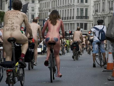 Γυμνή ορθοπεταλιά .. σε Λονδίνο και Μεξικό