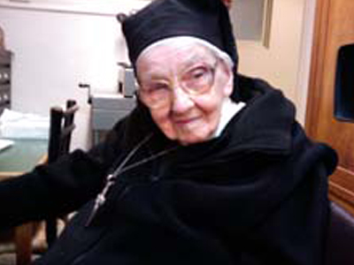 Καλόγρια 106 ετών στηρίζει Ομπάμα