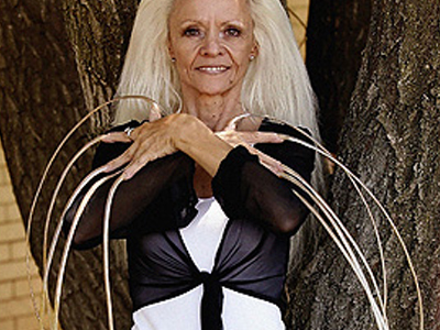 Τα μακρύτερα νύχια … έσπασαν σε τροχαίο